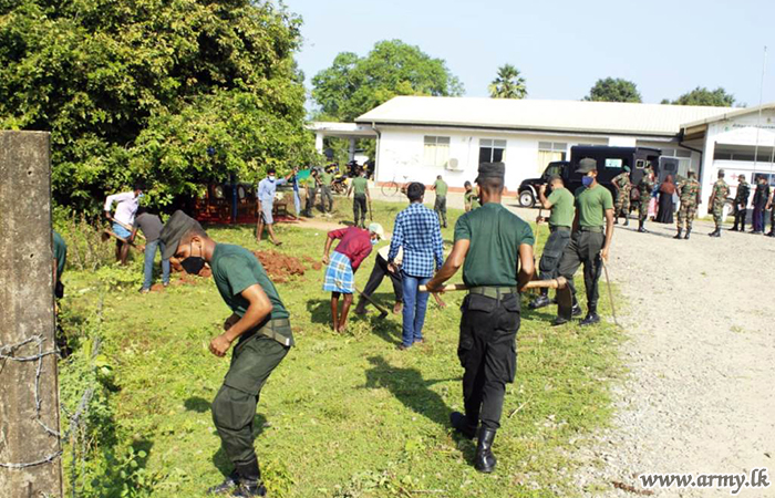 ‘Shramadana’ in Mullaittivu Cleans Roads, Kovil & Hospital Compound  