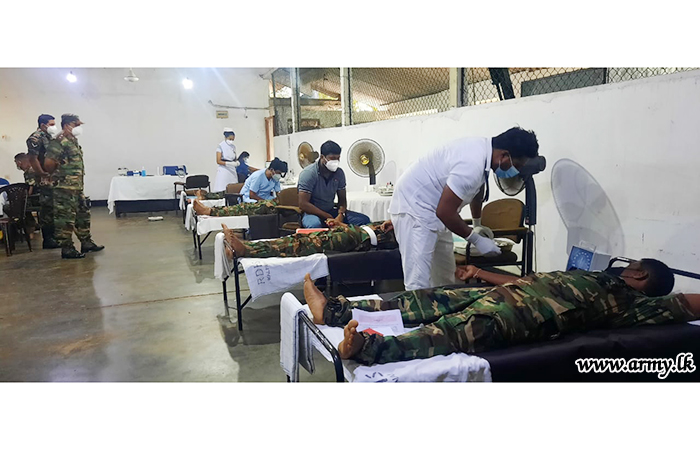 242 Brigade Troops Give Blood to Pottuvil Hospital