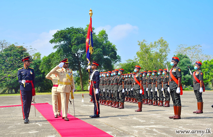 Gunners in Fitting Ceremony Bids Farewell to Retiring Major General Sampath Kotuwegoda