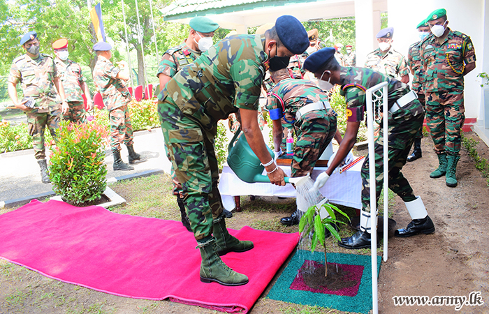 නව ආරක්‍ෂක සේනා ආඥාපති - නැගෙනහිර ක්ෂේත්‍ර සංචාරයක