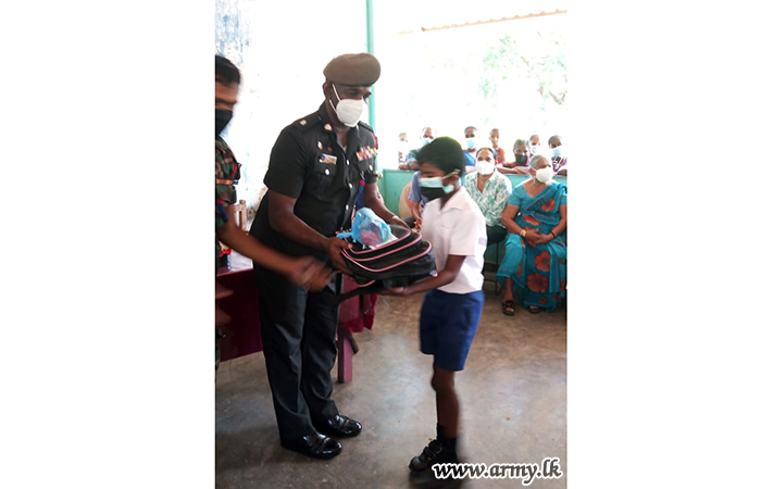 121 Brigade Troops Coordinate & Help Needy Students at Moneragala 