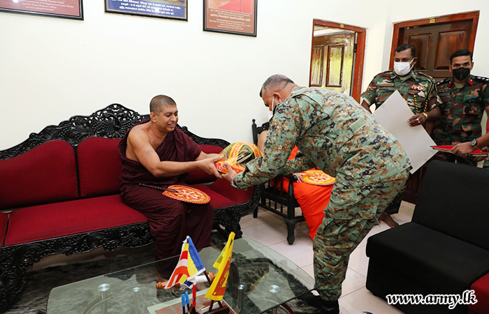 Jaffna Commander Calls on Religious Dignitaries in Jaffna 