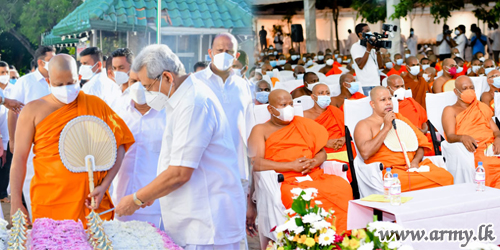 Presidential Entourage at Kataragama Makes Offerings to Invoke Blessings on the Country      