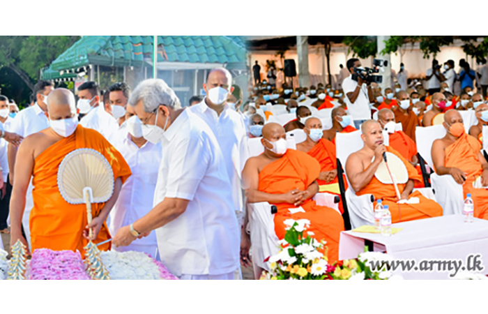 Presidential Entourage at Kataragama Makes Offerings to Invoke Blessings on the Country      