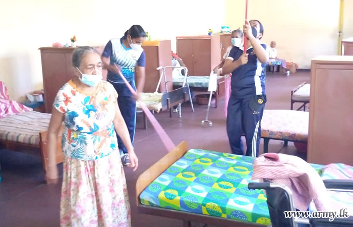 111 Brigade Troops Clean Elders’ Home