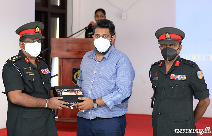 Visually-Impaired Two War Heroes Gifted with Sophisticated OrCam Read Devices