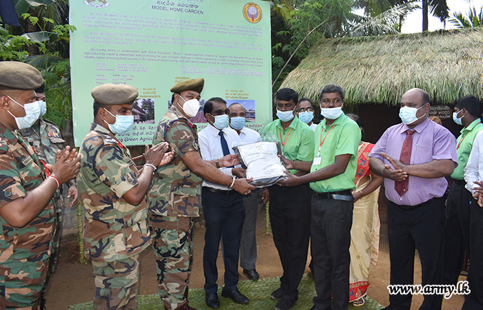 யாழ். பாதுகாப்பு படை தலைமையகத்தினால்  சேதன பசளை குறித்து மாணவர்களுக்கு விழிப்புணர்வு திட்டம்