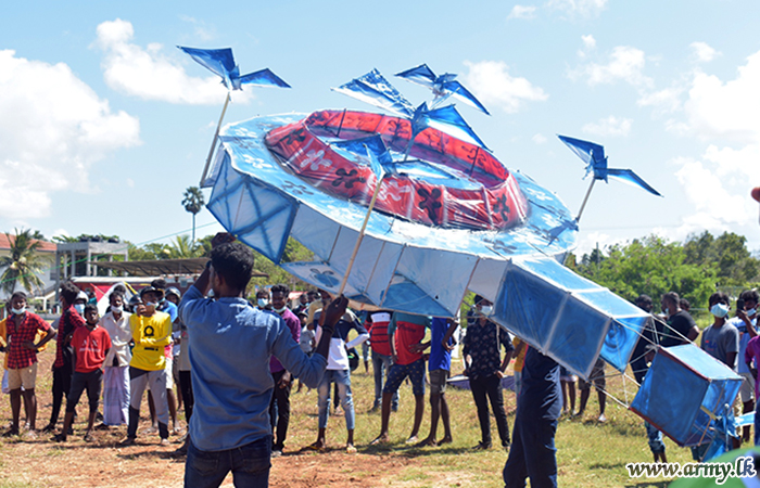 තෛපොංගල් දිනය සනිටුහන් කරමින් යාපනය ප්‍රදේශයේ සරුංගල් සැණකෙලියක් 