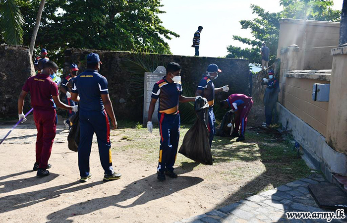 14 (V) GW Troops Mark Their 25th Anniversary Cleaning Galle Fort