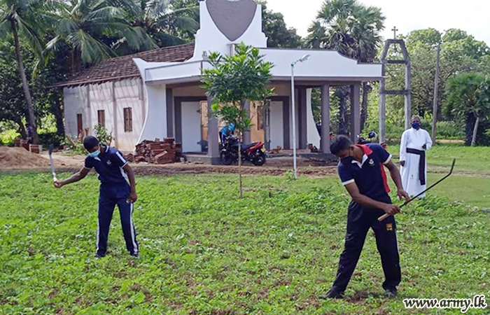 19 SLLI Troops Tidy Up Church Premises