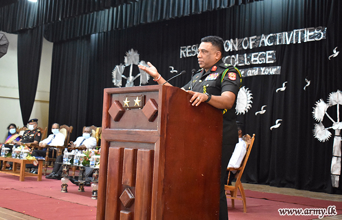 51 Division GOC Delivers Opening Address to Trainee Teachers
