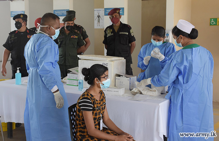1 Corps with Medical Staffers Provide 'Booster' to Garment Employees in Kilinochchi