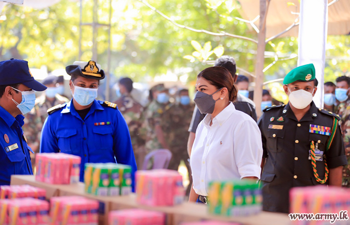 Commander & ASVU President Join Distribution of Snacks & Refreshments 