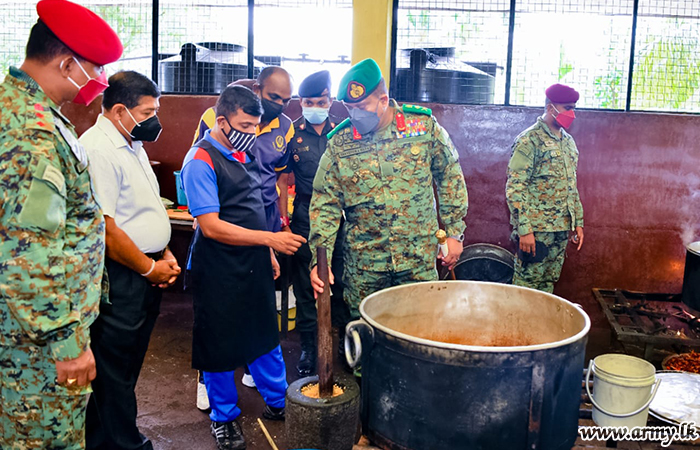 Army Chief Reviews Preparation of Food Varieties for ORs at SLNG Regimental HQ 
