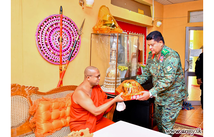 During Field Visit to the East, the Maha Sangha at Seruwila Invoke Blessings on the Army Chief