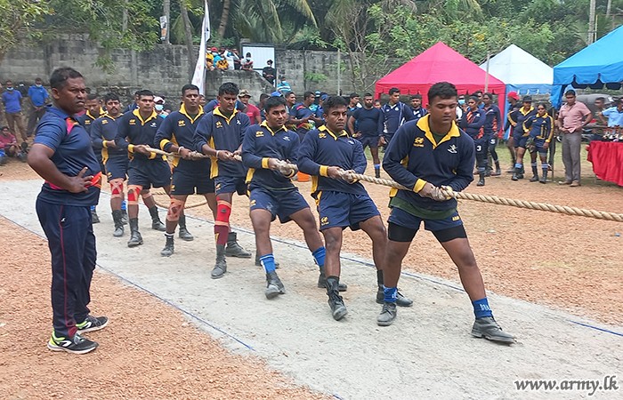 கயிறு இழுத்தல் போட்டியில் இராணுவ ஆண்கள் மற்றும் பெண்கள் வீரர்கள் வெற்றி