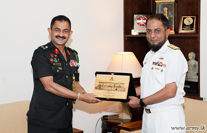 Pakistan’s Naval War College Undergraduates Arrive at Army HQ  