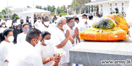 HE the President Makes Offerings to Sanda Hiru Seya