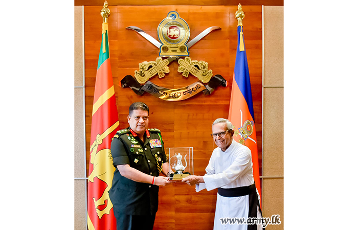 New Chaplain for Army Christian Fellowship Pays Courtesies  