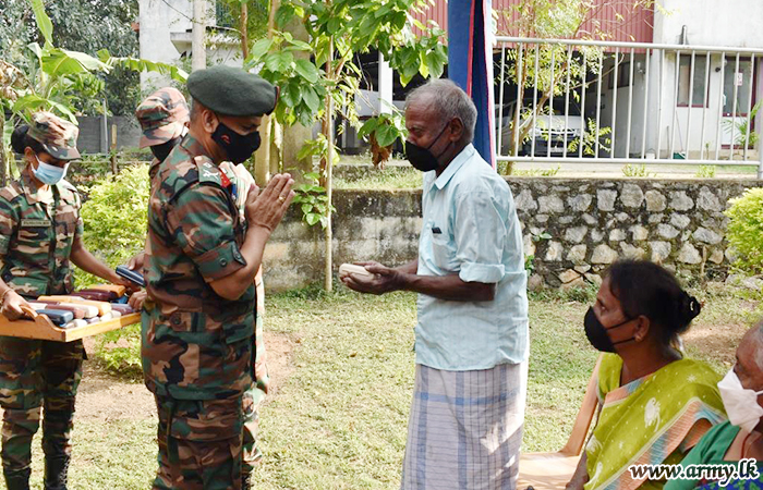 අඩු ආදායම්ලාභී පවුල්වල අවශ්‍යතා සහිත පුද්ගලයින් වෙනුවෙන් ඇස් කණ්නාඩි බෙදාදෙති