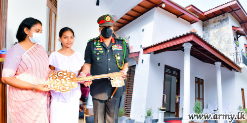 Fallen War Hero’s Daughter Warms New House at Commander’s Request  