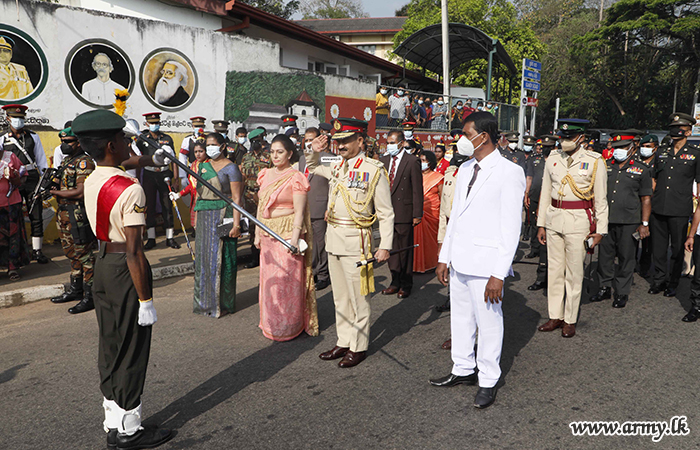 මේජර් ජෙනරල් විකුම් ලියනගේට සිය පාසල් මාතාවගේ උපහාරය