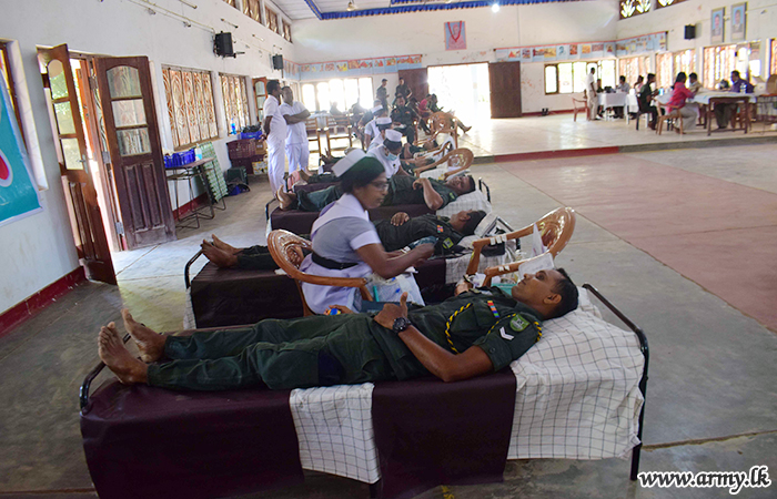Troops Offer Blood to Patients at Batticaloa Teaching Hospital