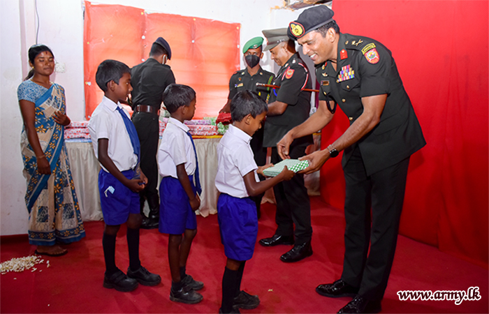 மத்திய பாதுகாப்பு படைத் தலைமையகத்தின் ஒருங்கிணைப்பில் சிறுவர்களுக்கு பாடசாலை உபகரணங்கள் வழங்கி வைப்பு