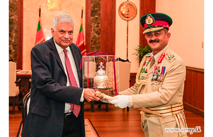 නව යුද්ධ හමුදාධිපති ගරු අග්‍රාමාත්‍යතුමන් හමුවෙයි