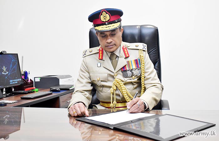 New Chief Signal Officer Takes Office at Army HQ