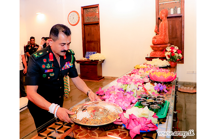 Commander Receives Blessings of Sri Maha Bodhi, Ruwanweli Seya & Sacred Places