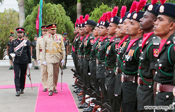 Outgoing Jaffna Commander Honoured Saluting