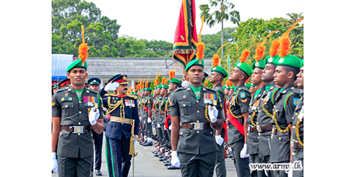 නව යුද්ධ හමුදාධිපතිතුමන් ගජබා රෙජිමේන්තු මධ්‍යස්ථානය වෙත උණුසුම් අයුරින් පිළිගනී