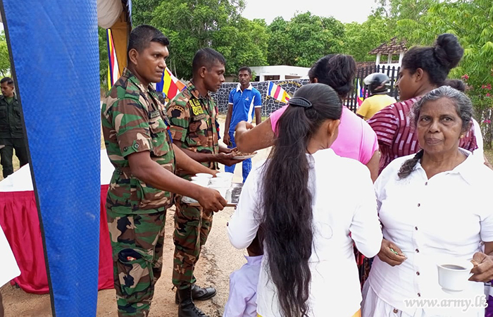 11 SLNG Troops Hold 'Dansel' on Poson Poya Day 