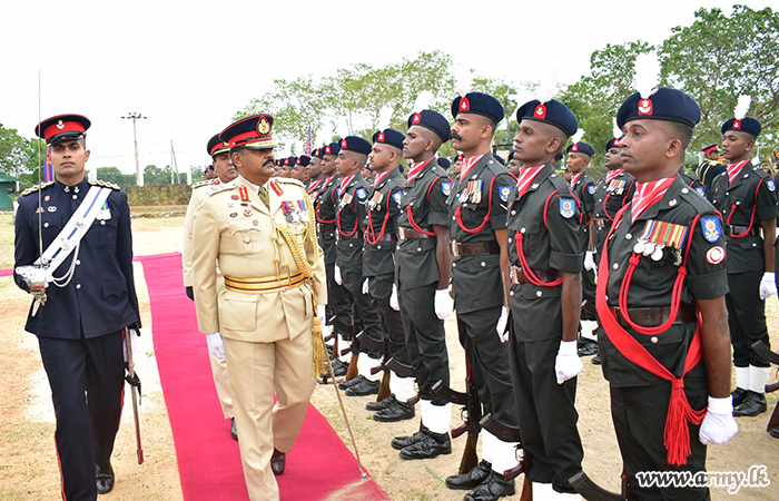 ආරක්‍ෂක සේවා අණ හා මාණ්ඩලික විද්‍යාලයේ සේනාවිධායක ධුරයේ රාජකාරි භාරගැනීම සඳහා 66 වන සේනාංකයේ සේනාංකාධිපති සිය ධූරයෙන් නික්ම යයි