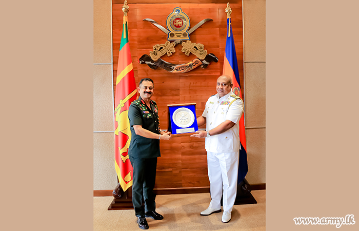 DG Coast Guard Pays Courtesies to Army Commander