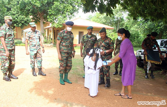 100 Needy Families in Vavuniya Get Army-Initiated Relief Packs 