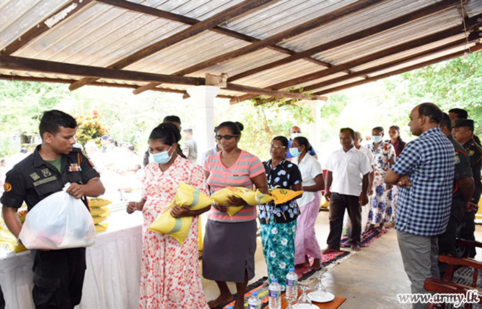 2 (V) VIR Troops in 211 Brigade Organize Distribution of Relief Packs