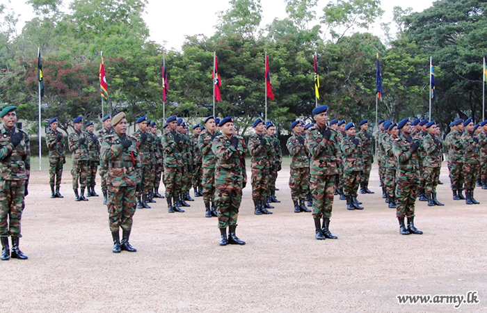 இராணுவ பயிற்சி பாடசாலையின் சின்னங்கள் வழங்கும் நிகழ்வு 