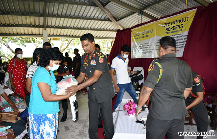Now, 141 Brigade Troops Facilitate Monk's Supply of Dry Ration Packs to 1500 More in Gampaha District 