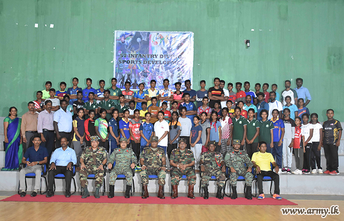 Kilinochchi Students & Teachers Given Training in Badminton