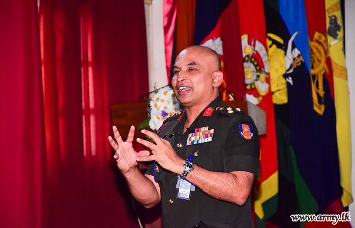 Central Troops Learn More about 'Media Relations' from Army Spokesman 