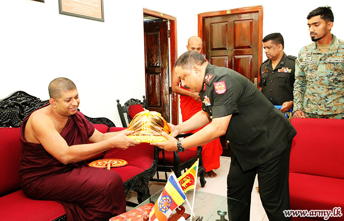 Maha Sangha & Jaffna Bishop Extend Blessings on Jaffna Commander