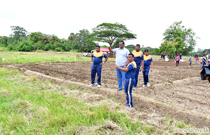 රජයේ ආහාර සුරක්‍ෂිතතා වැඩසටහනට යාන්ත්‍රික පාබල රෙජිමේන්තු මධ්‍යස්ථානයේ දායකත්වය 