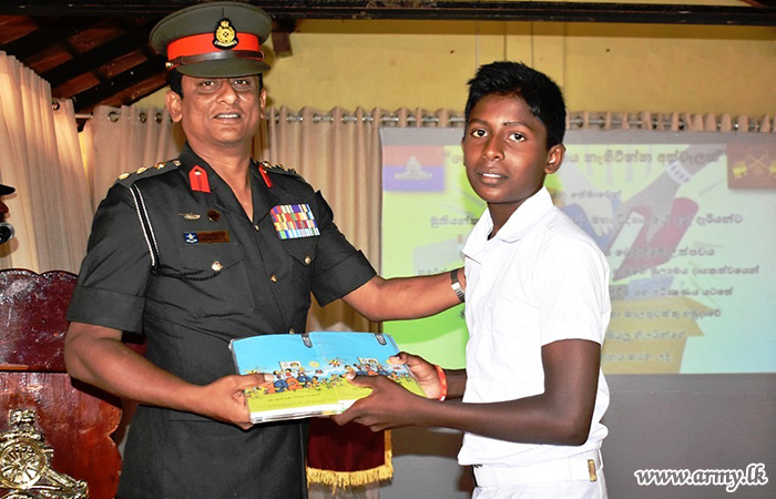Muthiyankaddukulam School Students Get School Incentives