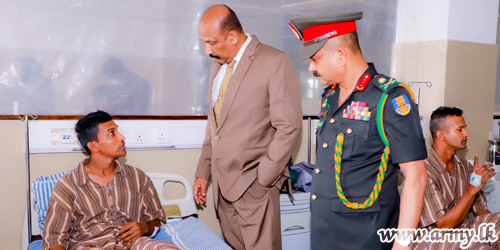 Secy Defence & Army Commander Visit Injured Army Personnel in Hospital