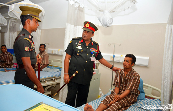 DGGS with West Commander Shares Views with Injured Troops