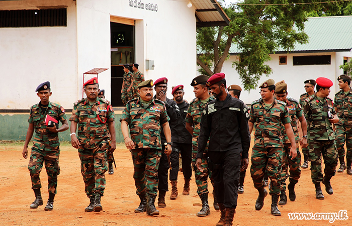 ආරක්‍ෂක සේනා ආඥාපති - යාපනය, සිය බල ප්‍රදේශයේ නිරීක්‍ෂණ චාරිකාවක