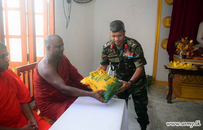 With Sponsor's Support, Dry Rations Provided to Temples in East