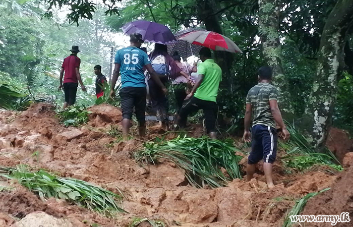 අධික වැසි සහ නායයෑම් නිසා ඇති වූ ප්‍රවාහන අවහිරතා යුද්ධ හමුදා කඩිනම් මැදිහත් වීමෙන් යථා තත්ත්වයට